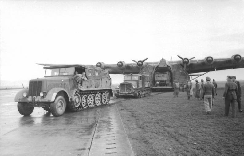nbsp nbspRespektīvi ap 1940... Autors: Mao Meow Me 323 – lielākā Otrā Pasaules kara lidmašīna!