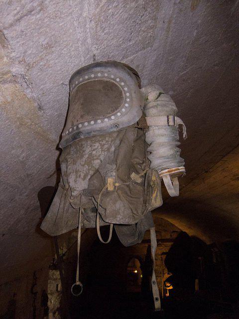 Otrā pasaules kara gāzes maska... Autors: princeSS Visbriesmīgākā vēstures vieta Eiropā.