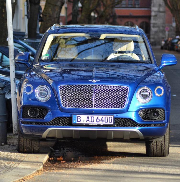 Bentley Bentayganbsp Autors: LGPZLV Dārgas mašīnas uz Latvijas ceļiem. 2017 #6