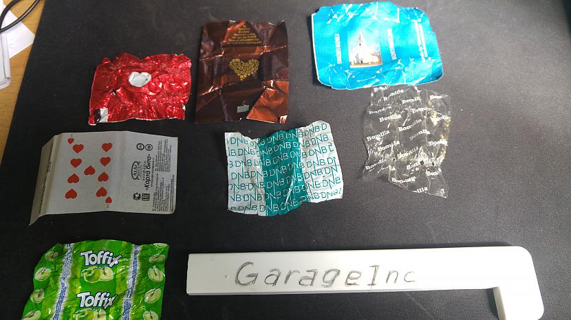  Autors: Fosilija FS septiņi dažādu konfekšu papīrīši