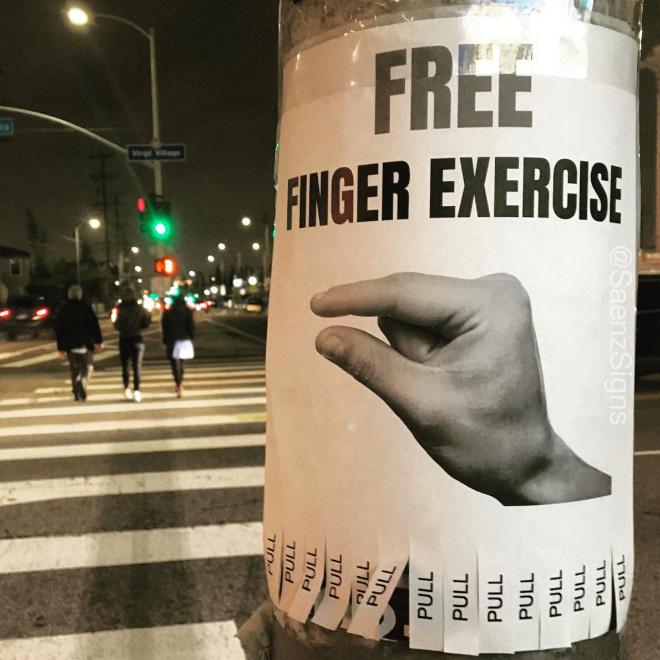 Pirkstu treniņscaronnbsppar... Autors: Latvian Revenger Komiķis piepilda Kaliforniju ar lieliskiem viltus plakātiem