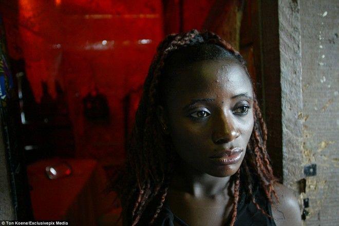 Par to kāpēc sievietes ir... Autors: matilde Atklāti par prostitūciju Nigērijā, kur AIDS ir laupījis 10 miljonus dzīvību!