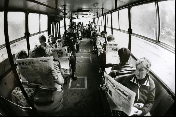 Ja mūsdienās cilvēki autobusos... Autors: theFOUR Vai Tu atceries, kā Rīga izskatījās pirms 40 gadiem?