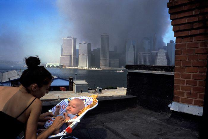 Skats no kāda dzīvokļa jumta... Autors: slepkavnieciskais Īpaši 9/11 attēli, kurus, iespējams, nebūsi redzējis.