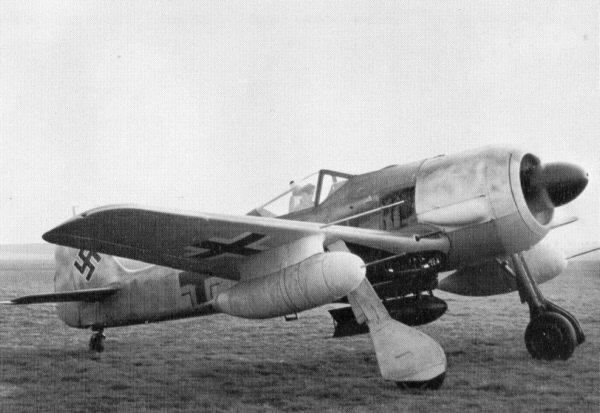 Beigu beigās vienīgais pilots... Autors: ThatGrumpyGuy Latviešu iznīcinātāju piloti Otrajā pasaules karā Vācijas Gaisa spēkos.