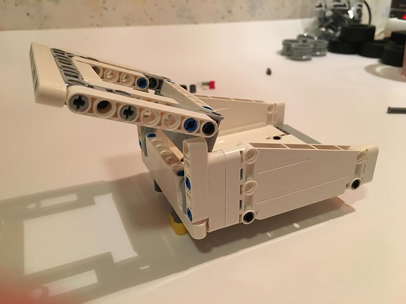 Kravas kaste pabeigta Autors: Fosilija Montējam lielāko LEGO Technic modeli – 1. daļa