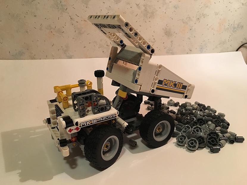 Turpinājums sekos Autors: Fosilija Montējam lielāko LEGO Technic modeli – 1. daļa