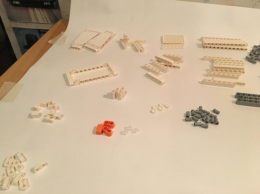  Autors: Fosilija Montējam lielāko LEGO Technic modeli – 1. daļa