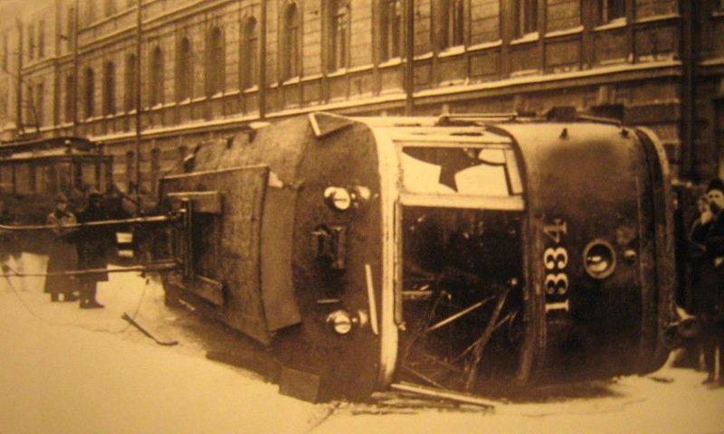 Tramvajs apgāzās pilsētas... Autors: Lords Lanselots Traģiskākās tramvaju avārijas PSRS.