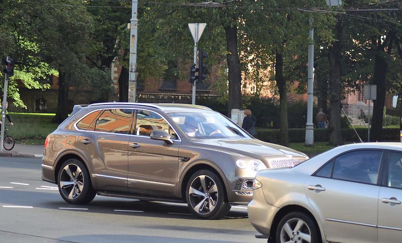 Bentley Bentayga Autors: LGPZLV Dārgas mašīnas uz Latvijas ceļiem. 2017 #9