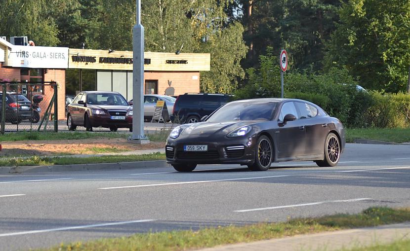 Porsche Panamera Turbo Autors: LGPZLV Dārgas mašīnas uz Latvijas ceļiem. 2017 #10