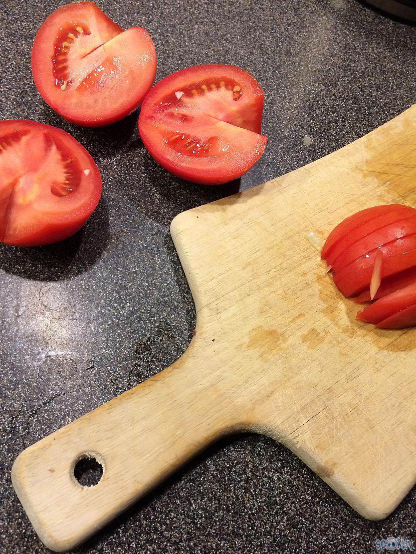 Sascaronķērē tomātus ja ir tad... Autors: Lagerta Vistai makaroni uz ausīm