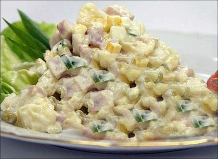 Olivjē salāti ar majonēzi... Autors: Lestets Kā un no kā pārtika PSRS pilsoņi?
