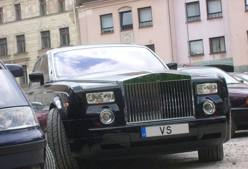 RollsRoyce Phantom 2007 gads Autors: LGPZLV Kādas dārgas mašīnas uz Latvijas ceļiem bija PIRMS 10 GADIEM!