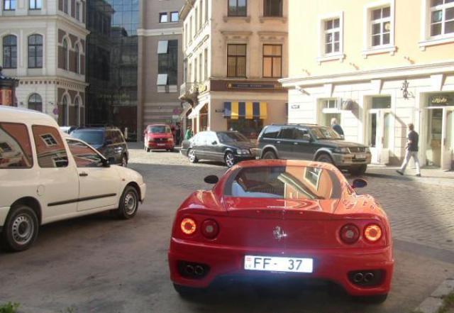 Ferrari 360 Modena 2004 gads Autors: LGPZLV Kādas dārgas mašīnas uz Latvijas ceļiem bija PIRMS 10 GADIEM!