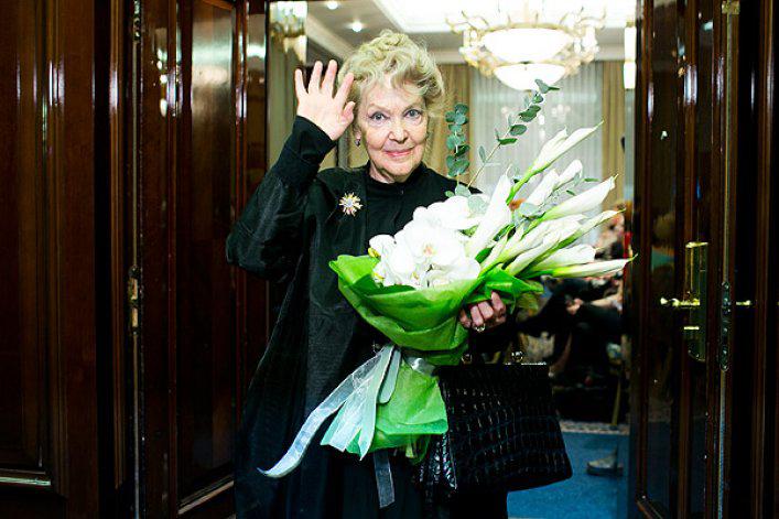 Piemiņas kabinetā ir... Autors: chikooorita Sergeja Bondarčuka mamma savos 90 izskatās vienkārši skaisti!