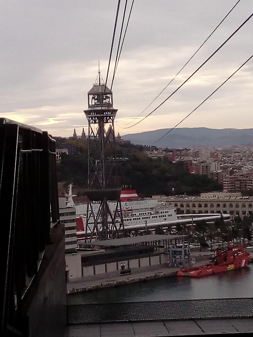 Gaisa tramvajs savieno ostas... Autors: turistsr@speles Barselona, Spānija (2.daļa)