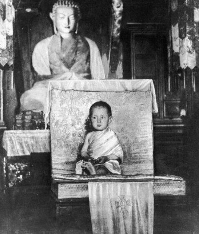 2 gadus vecais Dalailama Autors: Lestets Kaut kas no pagātnes