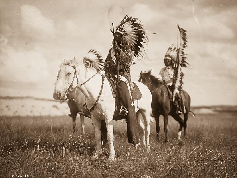 Sioux virsaiscaroni 1905 g Autors: Lestets Reti attēli par gandrīz aizmirsto Amerikas indiāņu vēsturi