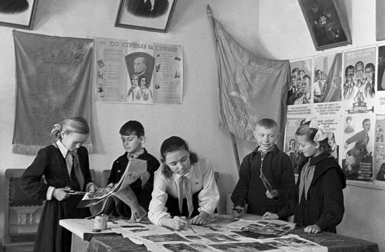Jātaisa sienas avīzes Autors: Charged 25 lietas, kuras atcerēsies tikai tie, kas gājuši skolā Padomju Savienībā