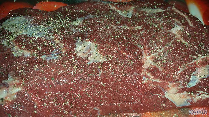Gaļu apberam ar sāli un... Autors: ceipis12 Antrekota steiks