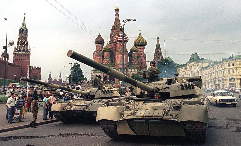 Tanki vērsti pret Krievijas... Autors: Lestets PSRS sabrukums vēl neredzētās bildēs