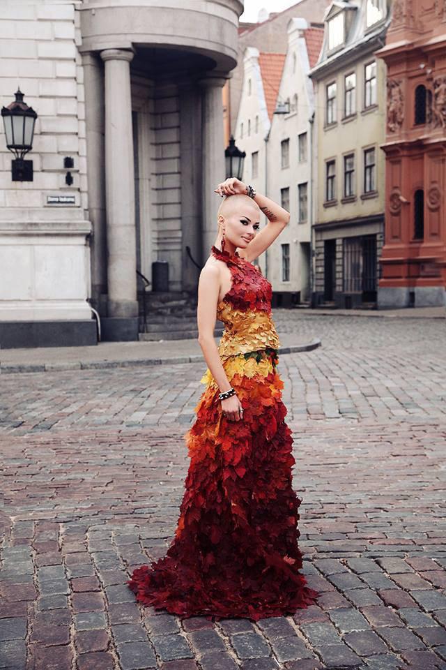 Kleitas kuras nepārprotami... Autors: ĶerCiet Floriste no Latvijas rada "dzīvas" kleitas. Īsta pasaka!