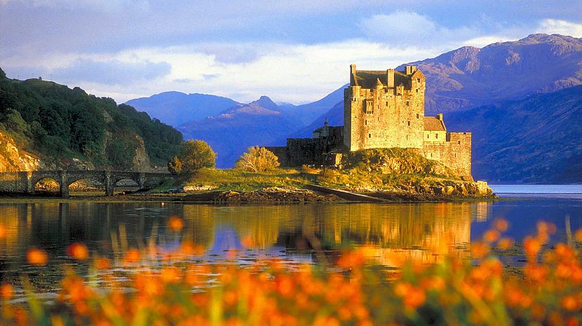 Eilean Donan pils Skotija Autors: matilde 24 pasakainas vietas, kuras ir vērts apmeklēt arī mūsdienās