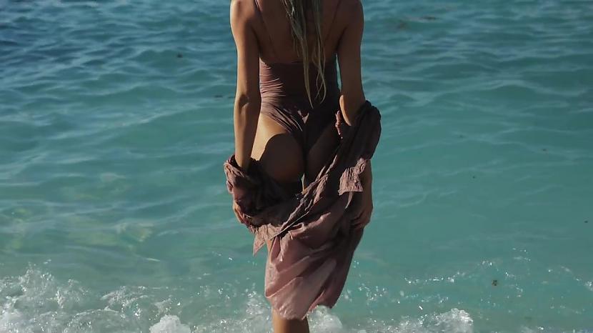  Autors: mazais28 Candice Swanepoel in hot & sexy bikini.