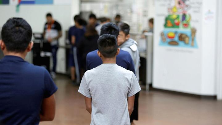 Gandrīz 1500 zēnu Casa Padre... Autors: Testu vecis Trampa migrantu seperācijas politika: Teksasā bērni tiek turēti «būros»
