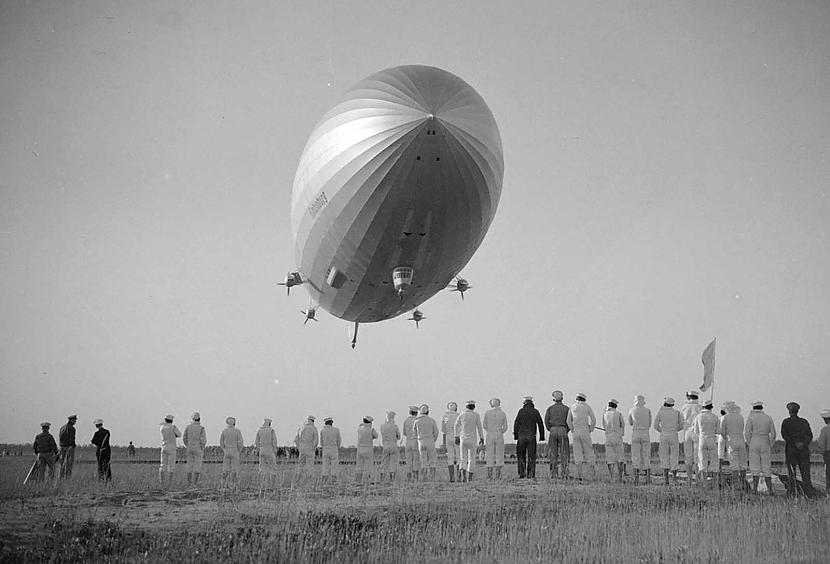 Pārlidojot apkalpojoscaronajam... Autors: Lestets Hindenburga katastrofa 1937. g.