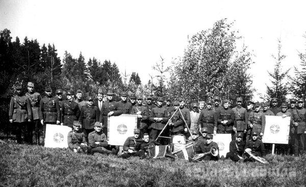 Attēlā Talsu apriņķa aizsargi... Autors: GargantijA Pirms 100 gadiem Latvijā