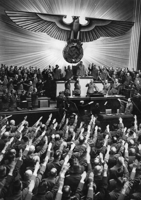 Hitlers piesaka karu Amerikas... Autors: Geimeris Vēsturiski attēli, kurus iepriekš nebūsi redzējis! [2]