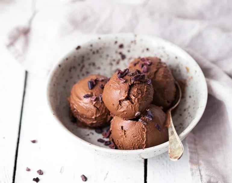 Šokolādes saldējums uz avokado... Autors: ĶerCiet 20 bezgrēka saldējumi, kurus viegli pagatavot mājās
