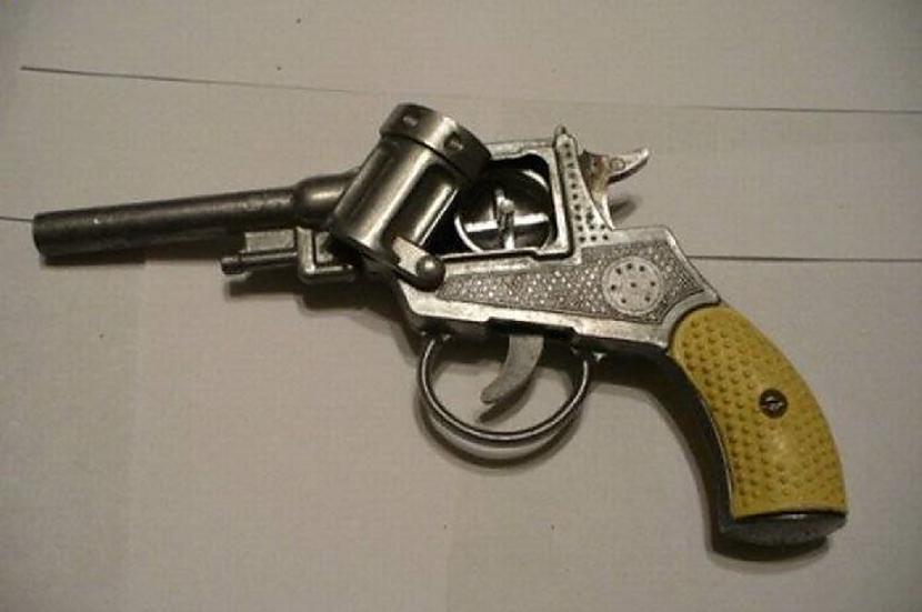 Pistole ar pistongām Katrs... Autors: pyrathe Manas bērnības rotaļlietas #2