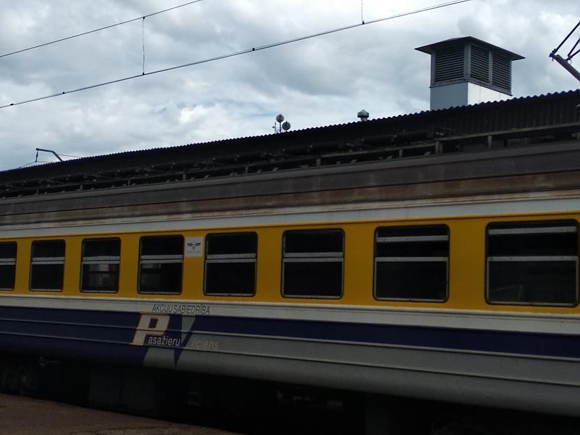 Pasažieru vilciens Un tagad... Autors: Latvian Revenger Pārdomas par Sabiedrisko transportu Latvijā