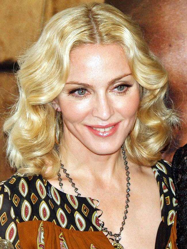 Madonna teica ka zēni viņu... Autors: Little rocket man Slavenības, kuras tika apsmietas skolas laikā.