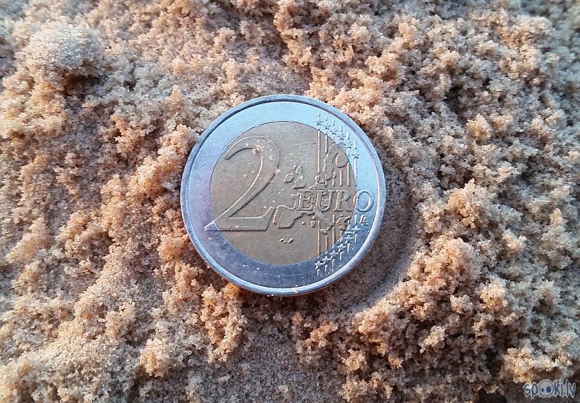 Iepriecēja 2 euro Autors: pyrathe Ar metāla detektoru pa pludmali 2018 (augusts) #2