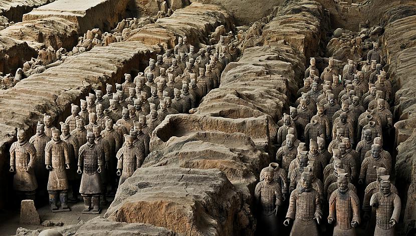 Foto PixabayPēcnāves komplekss... Autors: Lestets Kāpēc pirmais Ķīnas imperators uzbūvēja un apraka 7000 lielu terakotas armiju?