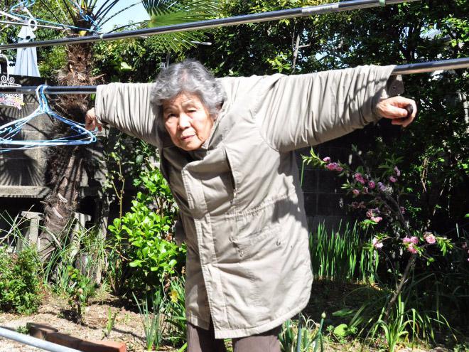  Autors: matilde 90 gadus vecā vecmamma iekaro internetu ar saviem amizantajiem selfijiem