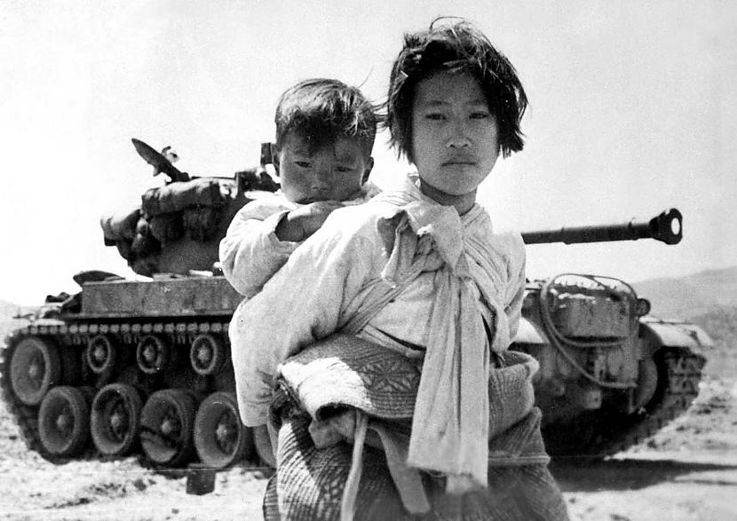 Korejiescaronu meitene ar savu... Autors: Altenzo Korejas karš bildēs