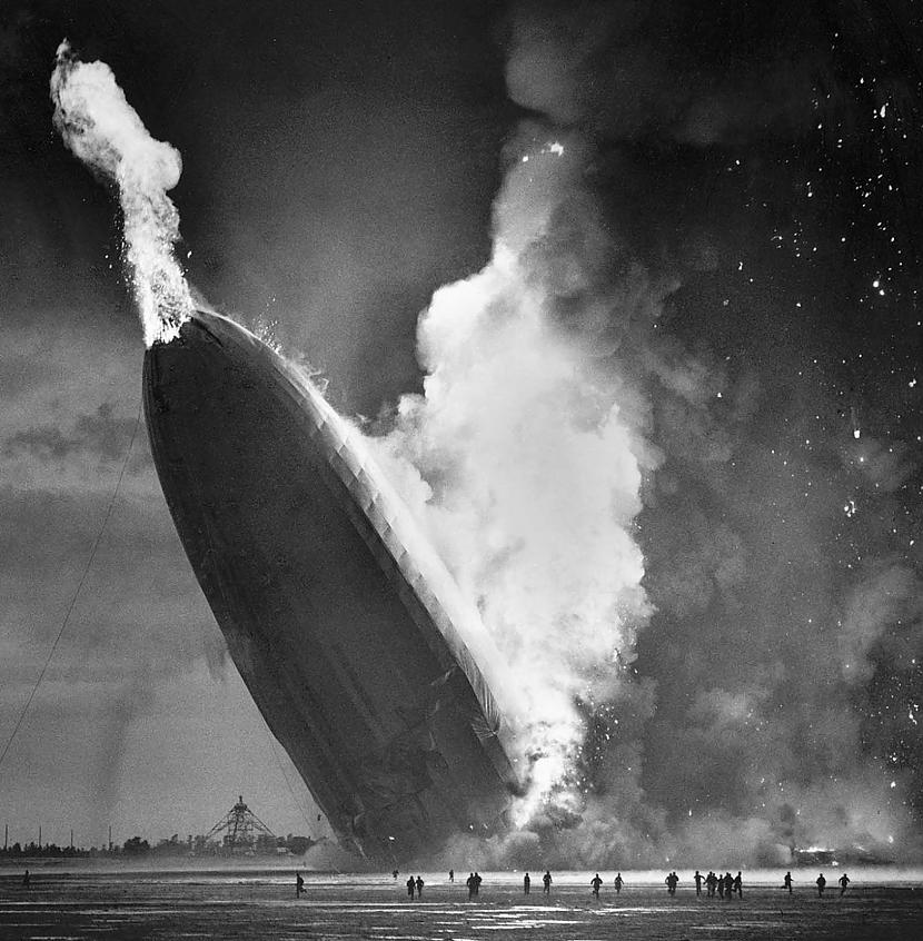 Un Te jau vienkārscaroni krīt Autors: Altenzo Hindenburgas katastrofa bildēs.