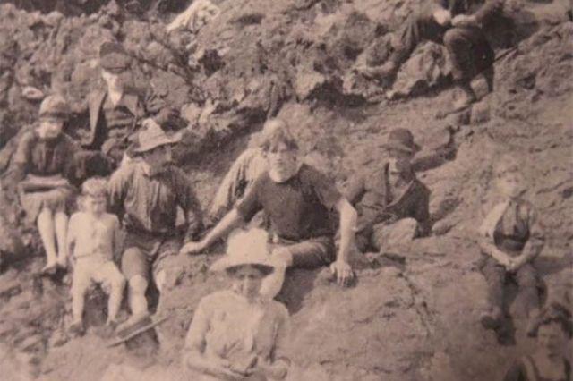  Autors: Lestets Vai 1917. g. fotogrāfijā ir redzams ceļotājs laikā?