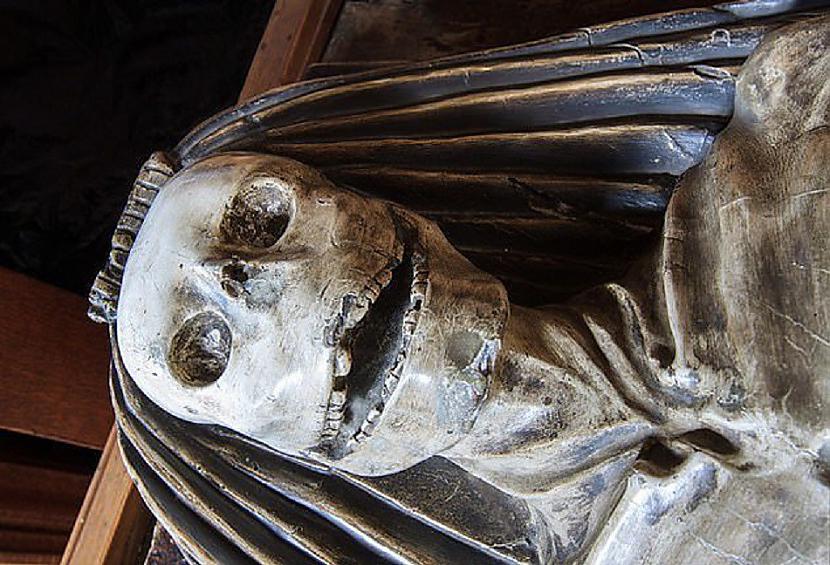 Skelets ar baisu smaidu Sv... Autors: pyrathe 10 biedējošākie artefakti vecajās baznīcās Lielbritānijā