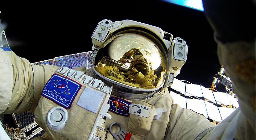  Autors: Strāvonis Astoņu stundu darbs atklātā kosmosā