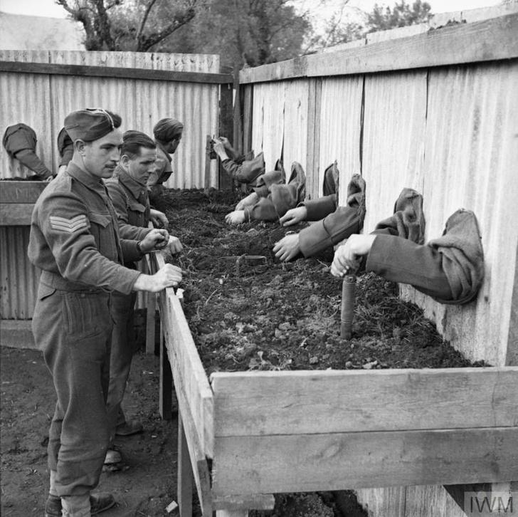 Britu sapieri mācās atmīnēt... Autors: Latvian Revenger 19 reti foto, kuri parāda vēsturi no negaidīta skata