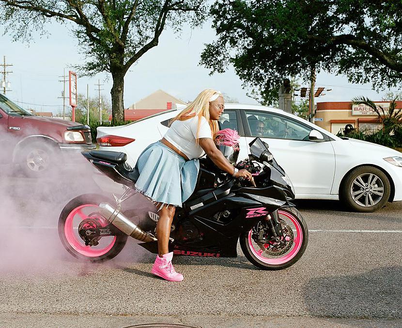 Nakoscarona Smita  motociklu... Autors: Latvian Revenger Žurnāls TIME izvēlējies labākos 2018. gada foto, un tie liek aizdomāties