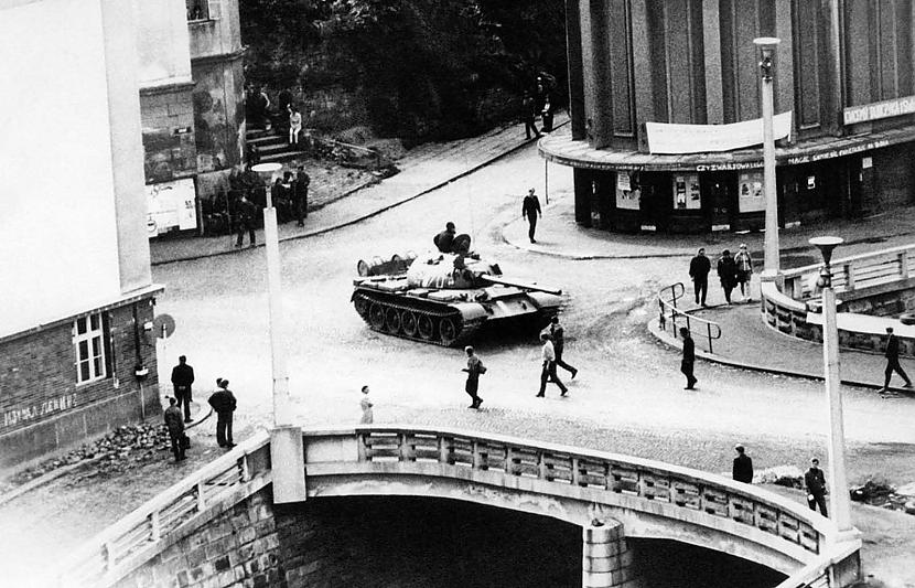 Konfrontācija starp... Autors: Lestets Kā PSRS ieradās, lai sagrautu 1968. g. Prāgas pavasari