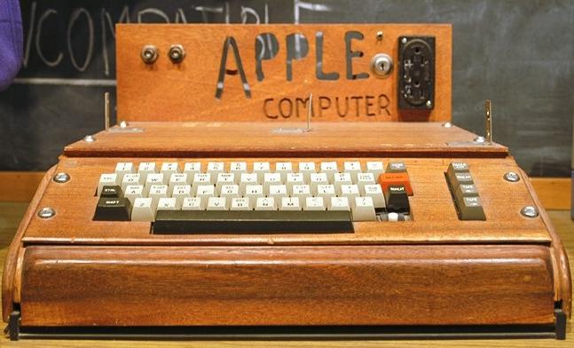 Pirmais Apple dators Autors: ĶerCiet 20 populāri produkti, kuri pirmsākumos izskatījās pavisam citādāk