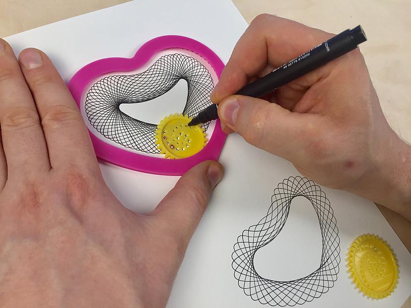  Autors: valdum Zīmēšanas ierīce sirds formas geometrisku figūru zīmēšanai